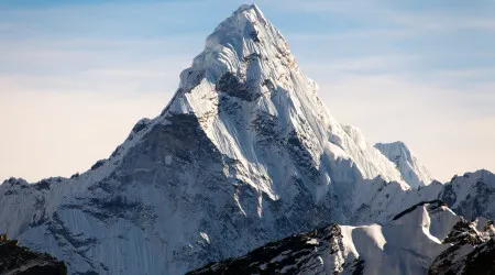 Evereste, a montanha mais alta do mundo, está a ficar maior. Porquê?