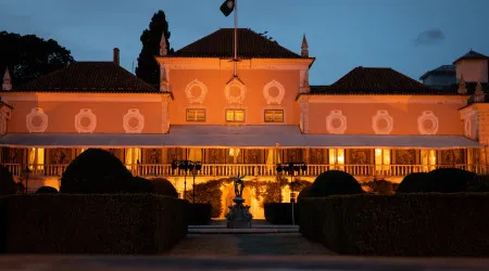 Palácio de Belém 'veste' laranja pelo fim da violência contra as mulheres