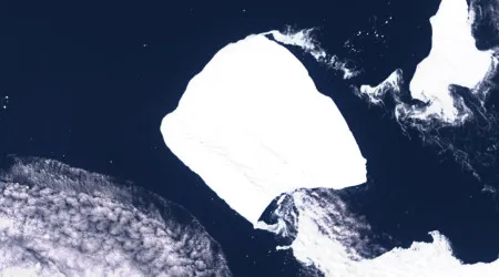Cientistas medem 'monstruoso' iceberg com quase um bilião de toneladas