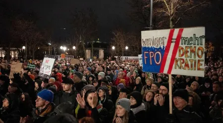 Manifestações contra a extrema-direita alastram da Alemanha até à Áustria