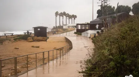 Detido homem que baleou outro em restaurante na praia de Carcavelos