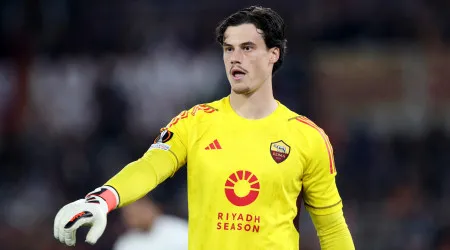 Oficial: Mile Svilar renova com a AS Roma até 2030