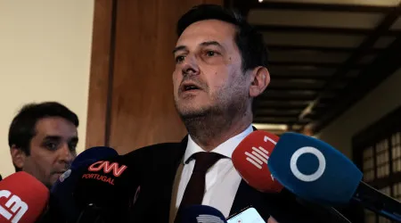 Rui Rocha exige esclarecimentos sobre novo aeroporto ao Governo 