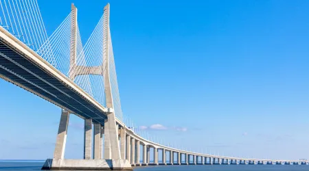 Acidente corta trânsito na Ponte Vasco da Gama no sentido Sul-Norte