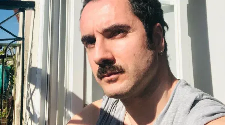 "Temos visto estes selvagens nas salas de teatro a fazer saudações nazis"