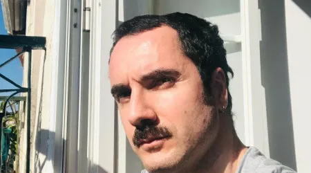 "Temos visto estes selvagens nas salas de teatro a fazer saudações nazis"