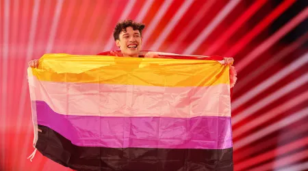 Eurovisão proíbe artistas de mostrarem bandeiras LGBTQ+ no concurso