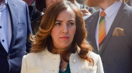 "Turbilhão de emoções". Mulher de Assange "eufórica" com libertação
