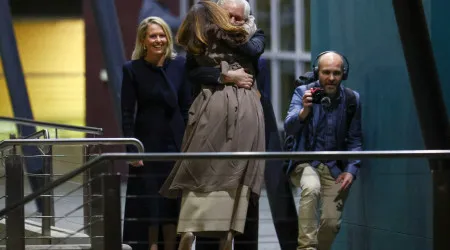 Julian Assange já chegou à Austrália