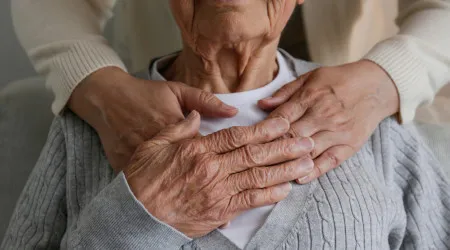 "Não o esqueci". Tatua nome do marido que morreu há 20 anos graças a lar