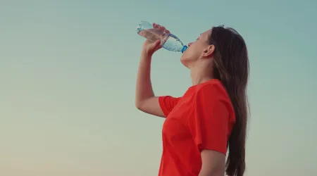 Mitos sobre hidratação que os nutricionistas querem que pare de acreditar