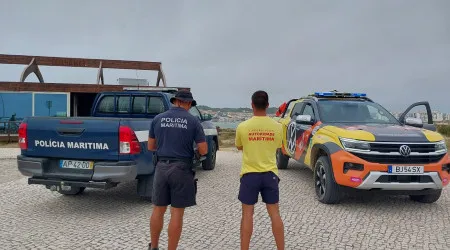 Homem morre no mar em São Martinho do Porto. Terá sofrido ataque cardíaco