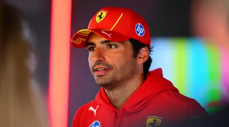 Carlos Sainz revela os vários Ferrari que tem na sua garagem