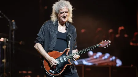 Guitarrista dos Queen revela que sofreu AVC e ficou com braço paralisado