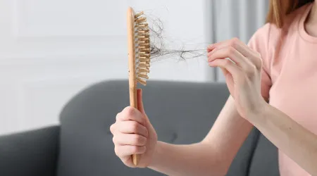 Adeus, queda de cabelo! Saiba como o alho em pó resolve o problema