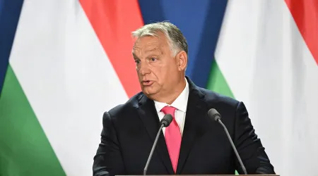 Orbán pede resistência contra Bruxelas como em 1956 contra soviéticos