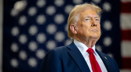Trump vai colocar duas bandeiras gigantes nos jardins da Casa Branca