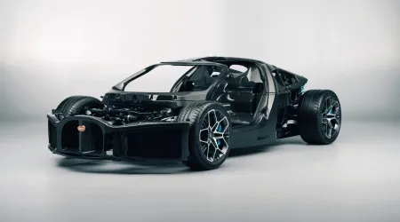 Bugatti mostra o chassis do novo Tourbillon. Desafio foi encaixar o motor