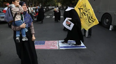 Milhares manifestam-se em Teerão em apoio à aliança anti-Israel