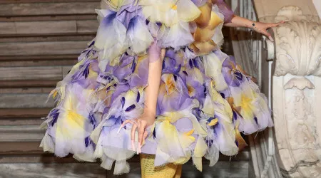 Cardi B mostra pela primeira vez o rosto da filha Blossom 