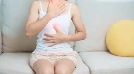 Refluxo? Gastroenterologista revela qual o melhor lado para dormir