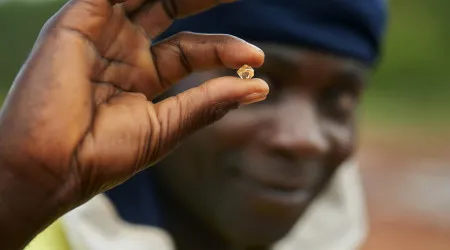 Angola vai leiloar 17 pedras de diamantes equivalentes a 10,80 quilates