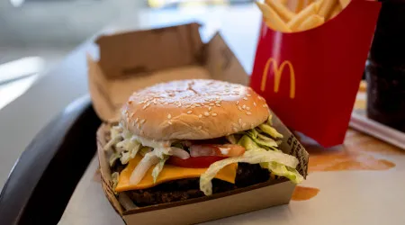 McDonald's: Hambúrgueres não são causa de surto, FDA aponta para cebolas