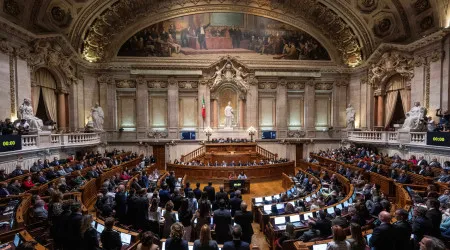 Oposição critica falhas durante apagão. Governo defende-se: "Oportunismo"