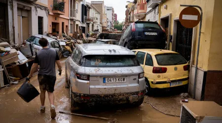 Número de carros destruídos em Valência é assustador (e ainda pode subir)