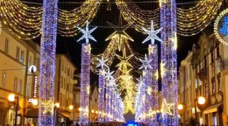 Luzes de Natal já estão ligadas em Viana. Multidão na inauguração