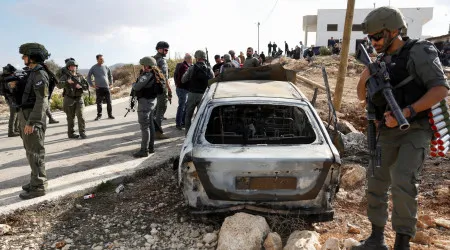 Colonos israelitas atacam casas e queimam veículos na Cisjordânia