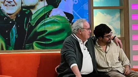 Em lágrimas, Buba Espinho é surpreendido pelo pai
