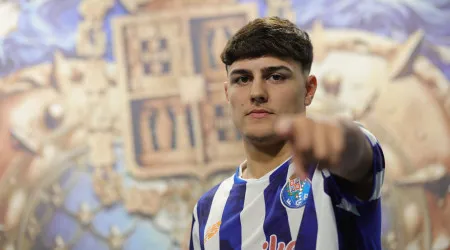 Oficial: FC Porto 'amarra' jovem internacional português