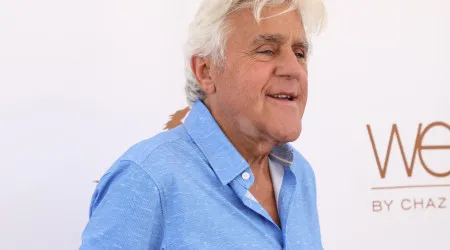 Jay Leno mostra ferimentos após cair de penhasco 