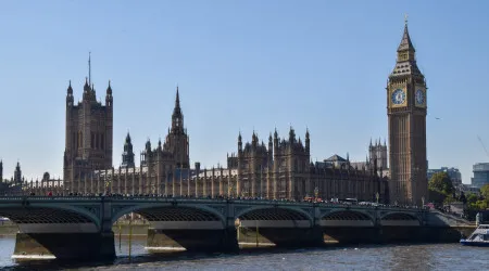 Ponte de Westminster fechada após tentativa de homicídio. Há 4 detidos