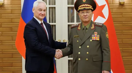 Ministro da Defesa da Rússia enaltece aliança com a Coreia do Norte