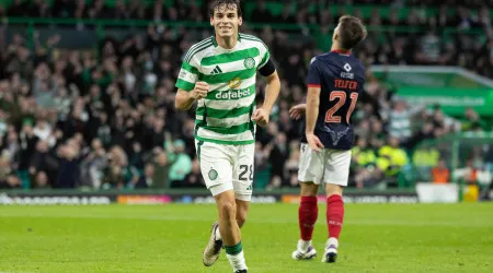 Paulo Bernardo participa em goleada e Celtic mantém-se líder isolado