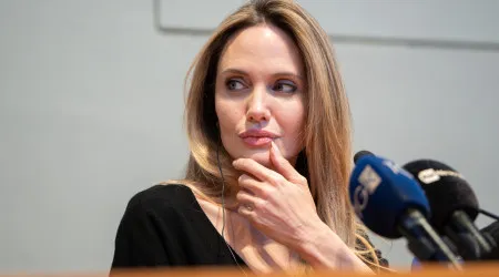 Angelina Jolie revela como 'foge' à solidão (apesar de estar solteira)