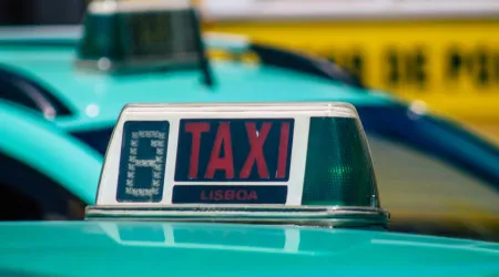 Assaltou e ameaçou taxista com faca na Amadora. Ficou em preventiva