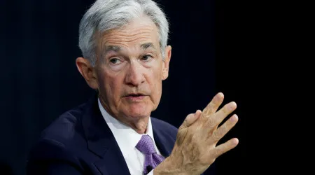 Powell defende estrutura regulatória da Fed após críticas de Trump