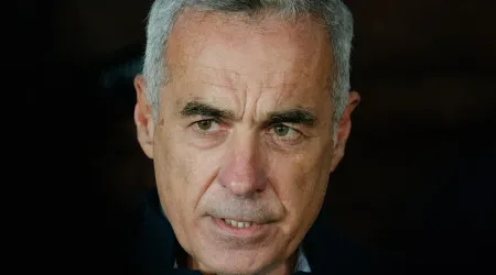 Romenos voltam a votar no domingo após presidenciais anuladas