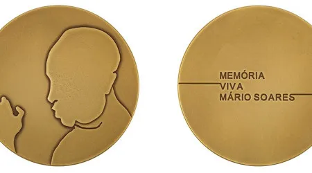 Casa da Moeda assinala 100 anos de Mário Soares com medalha comemorativa