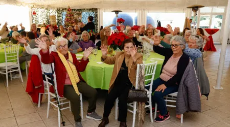 GNR e Pingo Doce brindam mais de 100 idosos com almoço de Natal em Faro