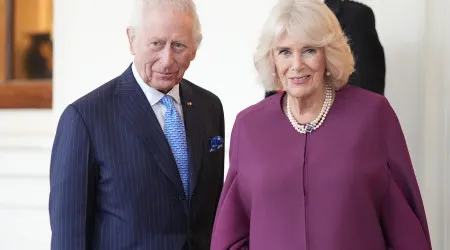 Já cá está! Eis o postal de Natal do rei Carlos III e da rainha Camilla