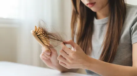 Médico revela que vitaminas ajudam a prevenir a queda de cabelo