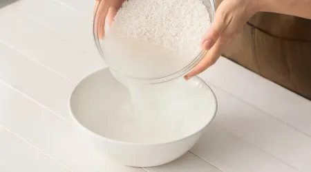 O que está a dar é lavar o chão com a água onde deixou o arroz de molho