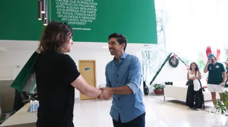 Abel Ferreira recebe visita especial no centro de treinos do Palmeiras