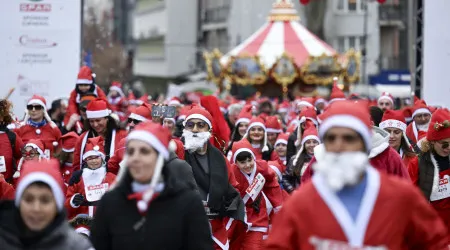 Centenas de Pais Natais uniram-se para correr no Kosovo. Veja as imagens