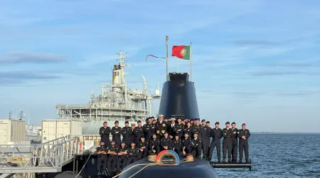 Ao fim de 71 dias em missão internacional, submarino regressou a Lisboa