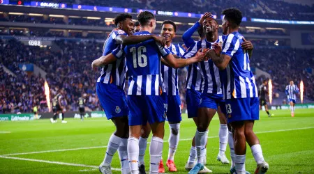 O que é azul avermelhado e não larga verde? As notas do FC Porto-Estrela